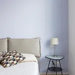 Tricolore Modern And Cozy Apartment