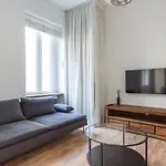 Tricolore Modern And Cozy Apartment