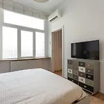 Tricolore Modern And Cozy Apartment