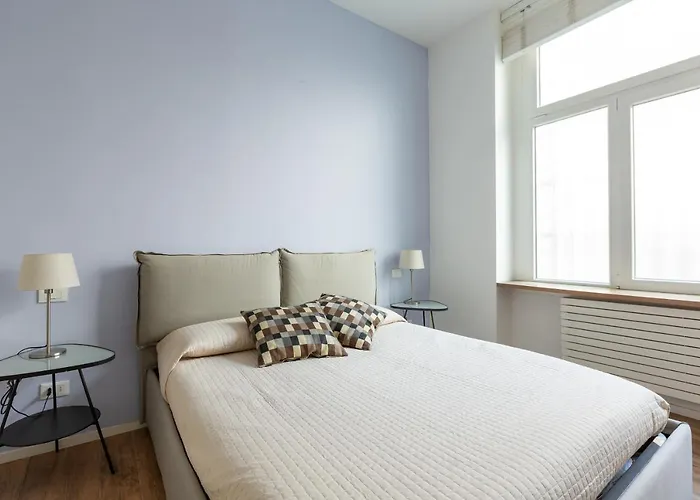 Tricolore Modern And Cozy Apartment