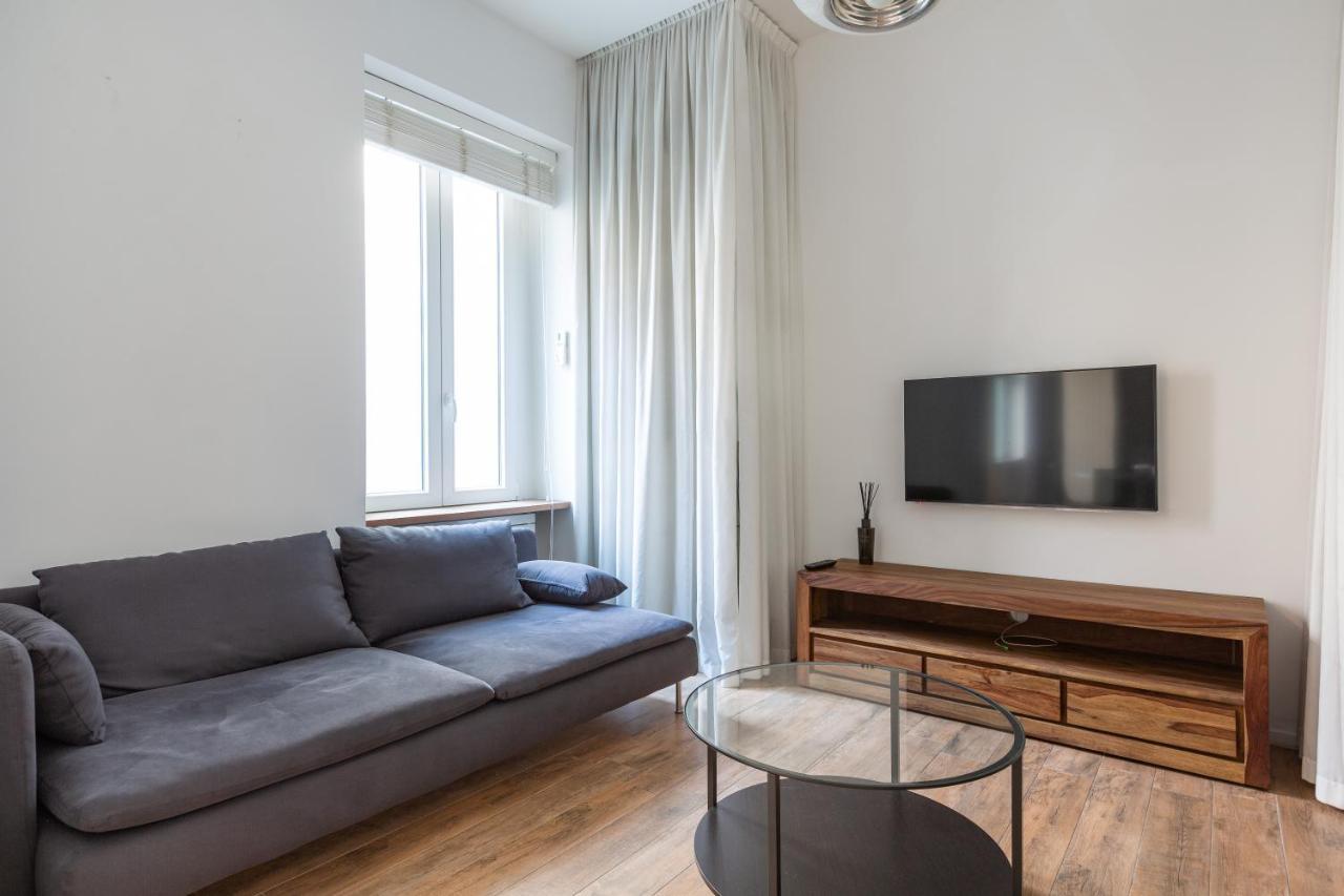 Tricolore Modern And Cozy Apartment